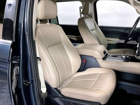 Used 2023 Ford Expedition XLT RWD image 7