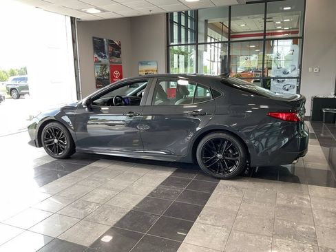 Used 2025 Toyota Camry SE FWD image 4