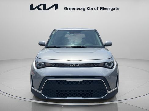 Used 2023 Kia Soul LX FWD image 2
