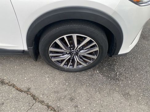 Used 2023 Nissan Kicks SV image 9