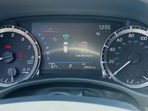 Used 2023 Toyota Highlander L FWD image 11