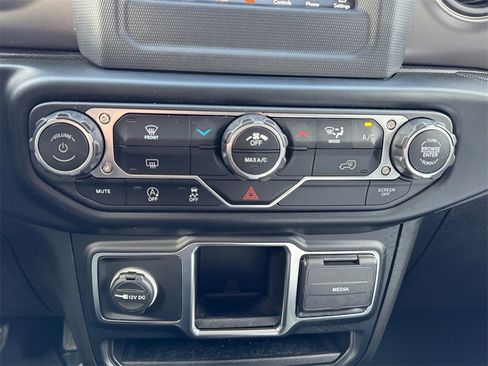 Used 2023 Jeep Gladiator Sport image 23