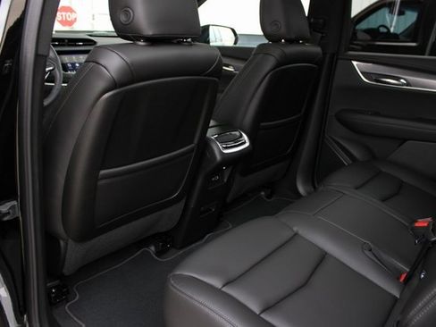 New 2025 Cadillac XT6 Luxury image 34