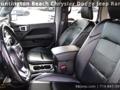 Used 2021 Jeep Wrangler Unlimited Sahara image 32