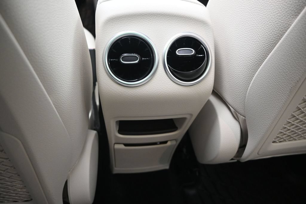 Used 2025 Mercedes-Benz GLA 250 image 17