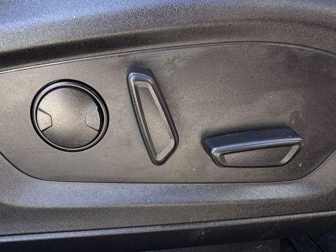 Used 2020 Ford Explorer XLT w/ Equipment Group 202A image 28