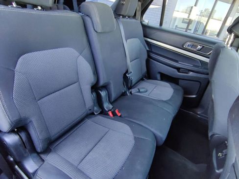 Used 2018 Ford Explorer XLT image 13