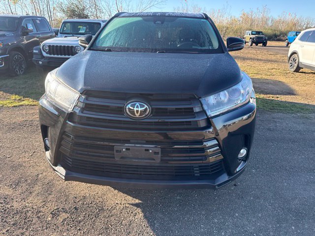Used 2017 Toyota Highlander SE AWD/4WD image 3