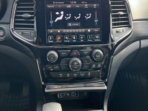 Used 2020 Jeep Grand Cherokee Altitude image 23