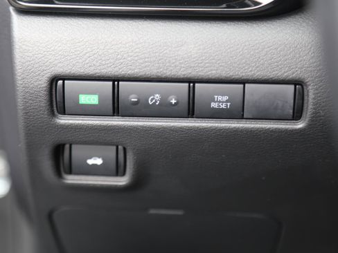 Used 2025 Nissan Sentra SV image 7