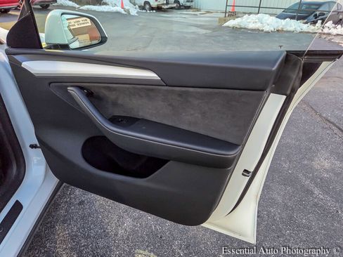 Used 2023 Tesla Model Y Long Range image 34