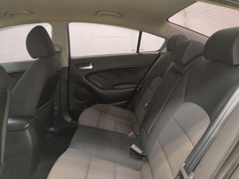 Used 2017 Kia Forte LX w/ LX Popular Package image 18