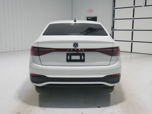 Used 2025 Volkswagen Jetta Sport image 6