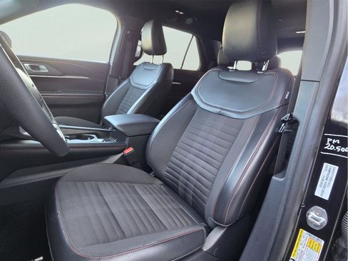 Used 2025 Ford Explorer ST-Line w/ ST-Line Street Pack image 61