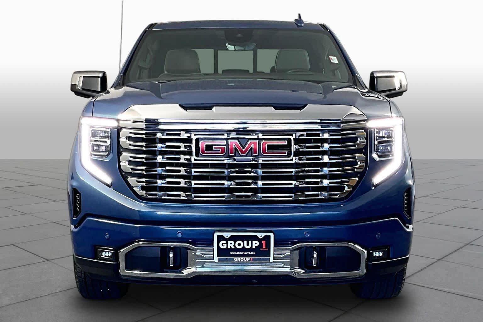 Used 2024 GMC Sierra 1500 Denali w/ Technology Package RWD image 4