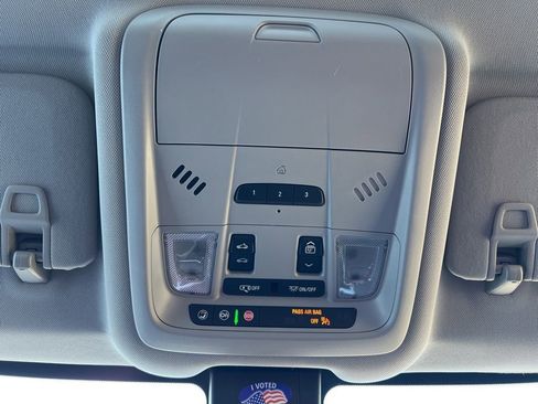 Used 2021 Chevrolet Equinox LT image 23