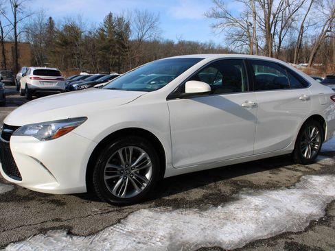 Used 2017 Toyota Camry SE image 12