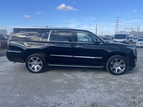 Used 2016 Cadillac Escalade ESV Luxury image 3