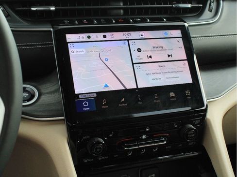 Used 2023 Jeep Grand Cherokee Limited image 20