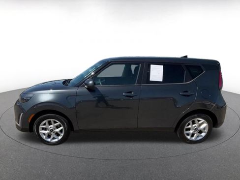 Used 2025 Kia Soul LX w/ LX Technology Package FWD image 9