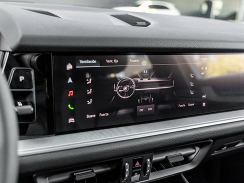 Certified 2025 Porsche Cayenne image 25