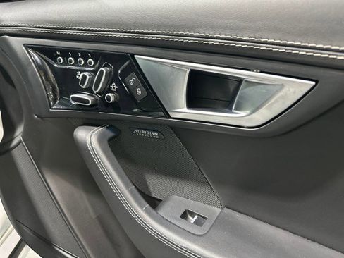 Used 2016 Jaguar F-TYPE R AWD/4WD image 39