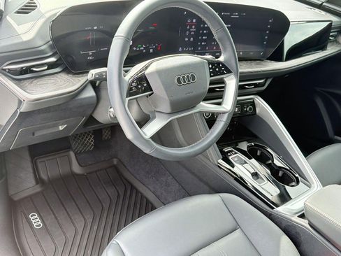 Used 2025 Audi Q5 Premium w/ Convenience Package AWD/4WD image 4