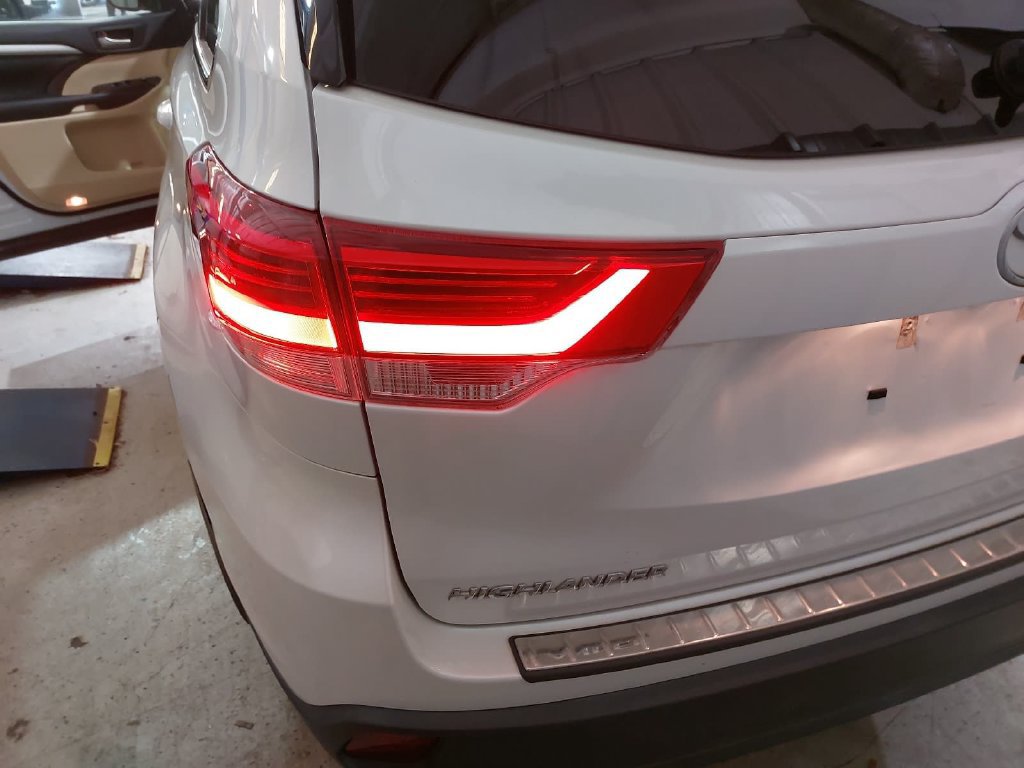 Used 2019 Toyota Highlander XLE FWD image 36