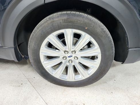 Used 2024 Ford Explorer Limited w/ Limited Technology Package image 45