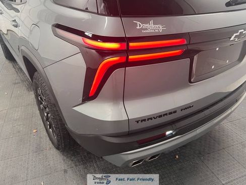 Used 2024 Chevrolet Traverse Z71 AWD/4WD image 12