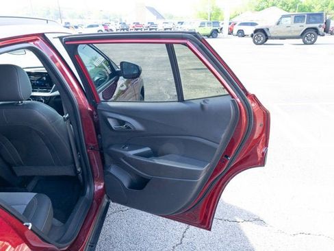 Used 2025 Chevrolet Trax LT FWD image 12