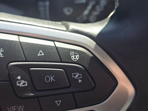 Certified 2023 Volkswagen Taos SE w/ Panoramic Sunroof Package image 25