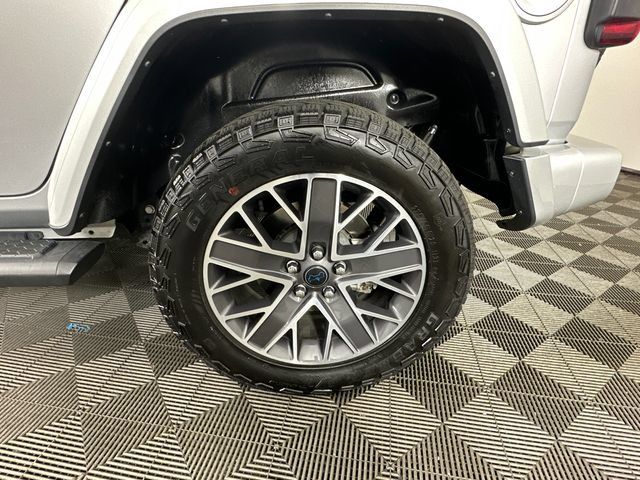 Used 2024 Jeep Wrangler High Altitude AWD/4WD image 32