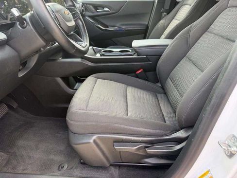 Used 2025 Chevrolet Equinox LT w/ Safety and Technology Package FWD image 6