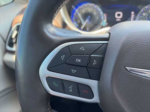 Used 2017 Chrysler Pacifica Touring-L Plus w/ Tire & Wheel Group FWD image 18