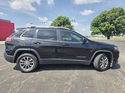 Used 2019 Jeep Cherokee Latitude Plus w/ Comfort/Convenience Group FWD image 14
