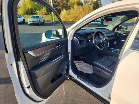 New 2025 GMC Acadia Denali w/ LPO, Floor Liner Package image 10