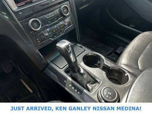 Used 2016 Ford Explorer XLT w/ Equipment Group 202A AWD/4WD image 10