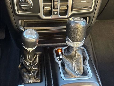 Used 2018 Jeep Wrangler Unlimited Sahara image 24