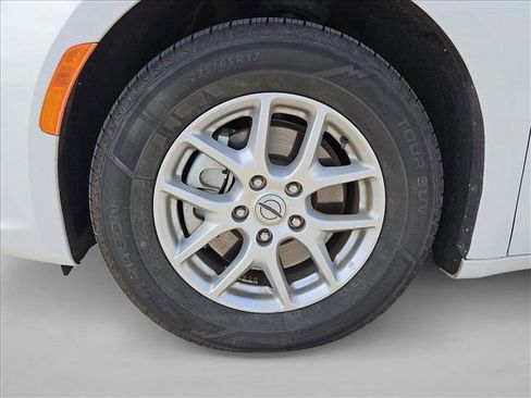 Used 2022 Chrysler Pacifica Touring-L FWD image 21