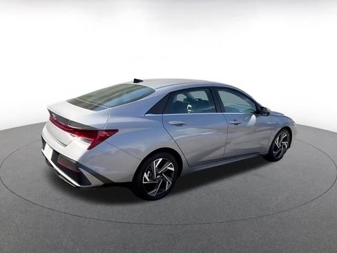 Used 2025 Hyundai Elantra SEL FWD image 21