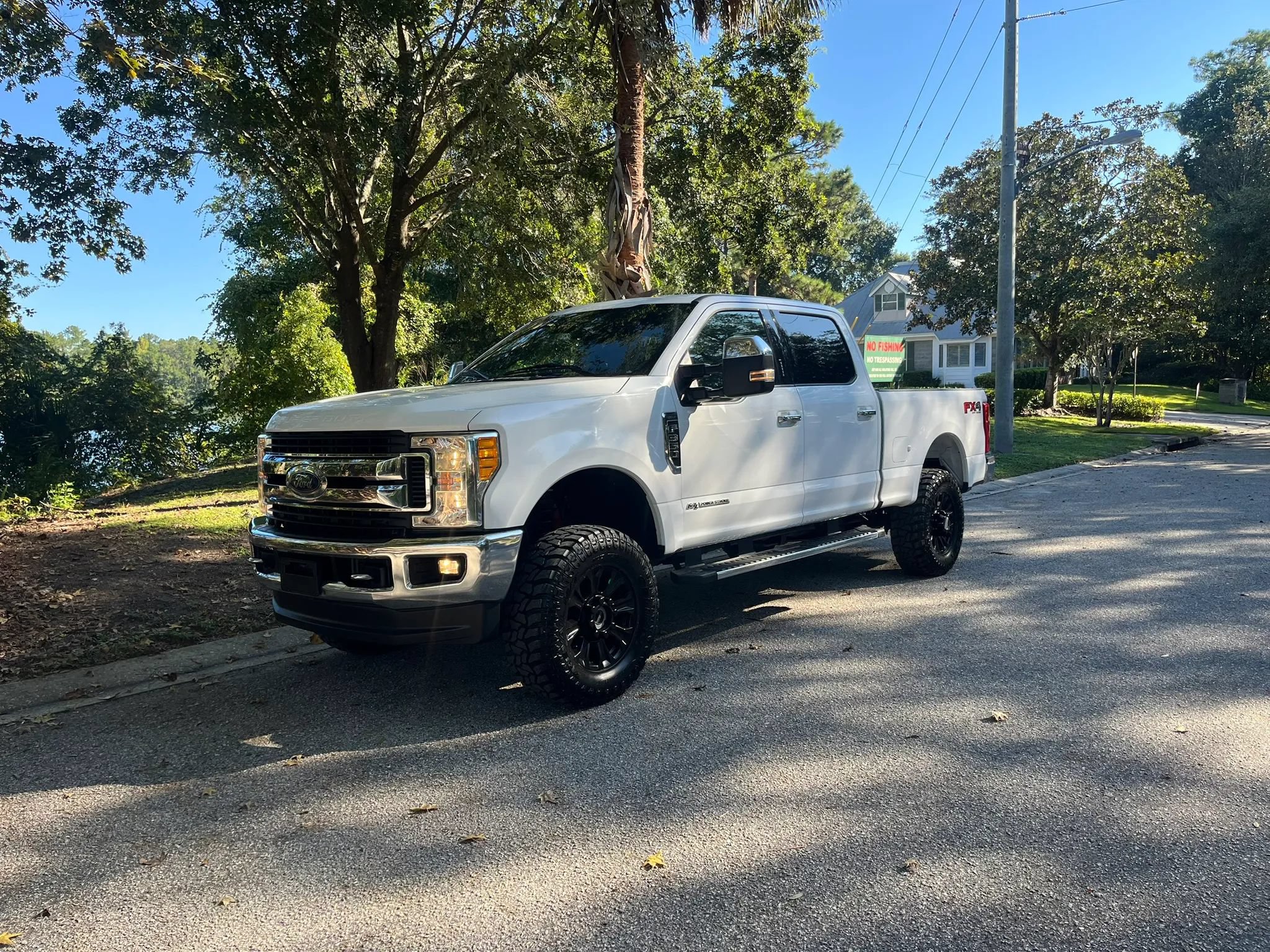 Used 2017 Ford F350 XLT w/ XLT Premium Package AWD/4WD image 7