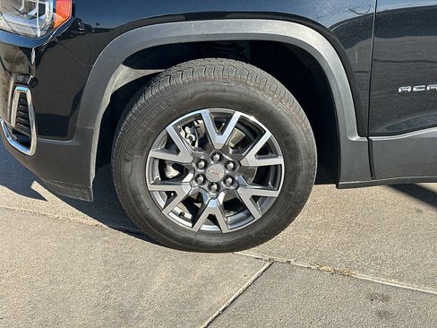 Used 2023 GMC Acadia SLT image 3