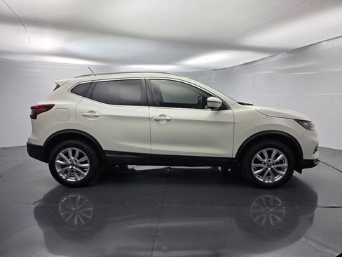 Used 2020 Nissan Rogue Sport SV w/ Technology Package image 3