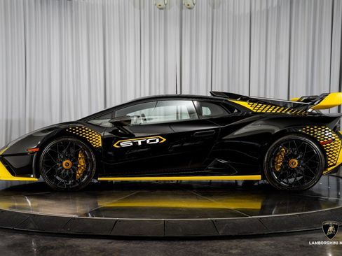 Used 2024 Lamborghini Huracan STO image 17