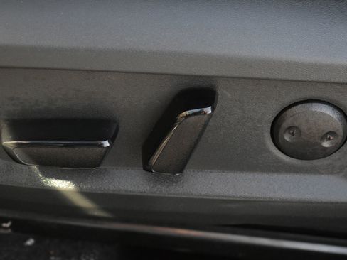 Used 2025 Nissan Rogue SV image 14