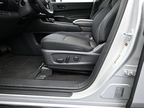 Certified 2024 Nissan Pathfinder SV image 21