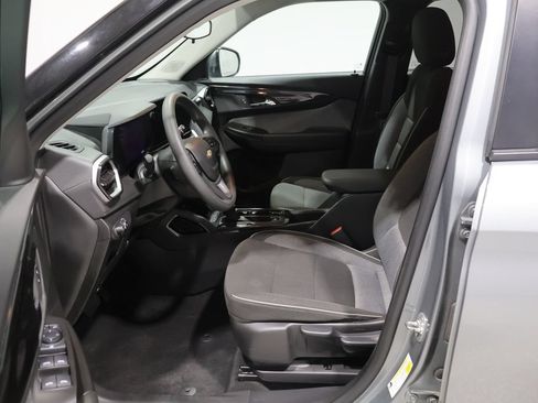 Used 2025 Chevrolet TrailBlazer LT AWD/4WD image 9