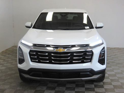 Used 2025 Chevrolet Equinox LT FWD image 2
