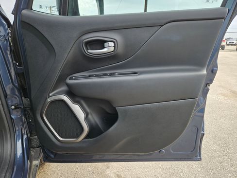 Certified 2023 Jeep Renegade Latitude image 29